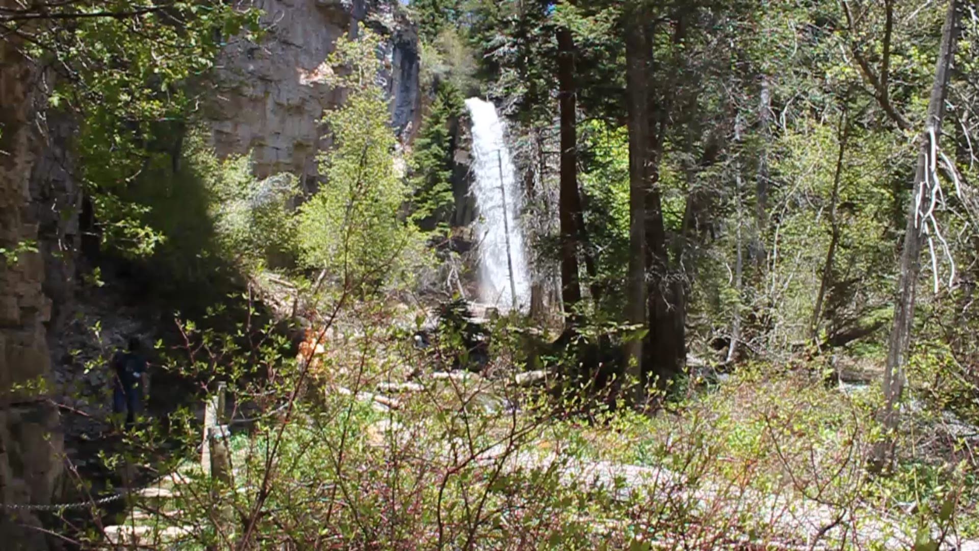 A wider view of Spouting Rock behind Hanging Lake in May of 2019