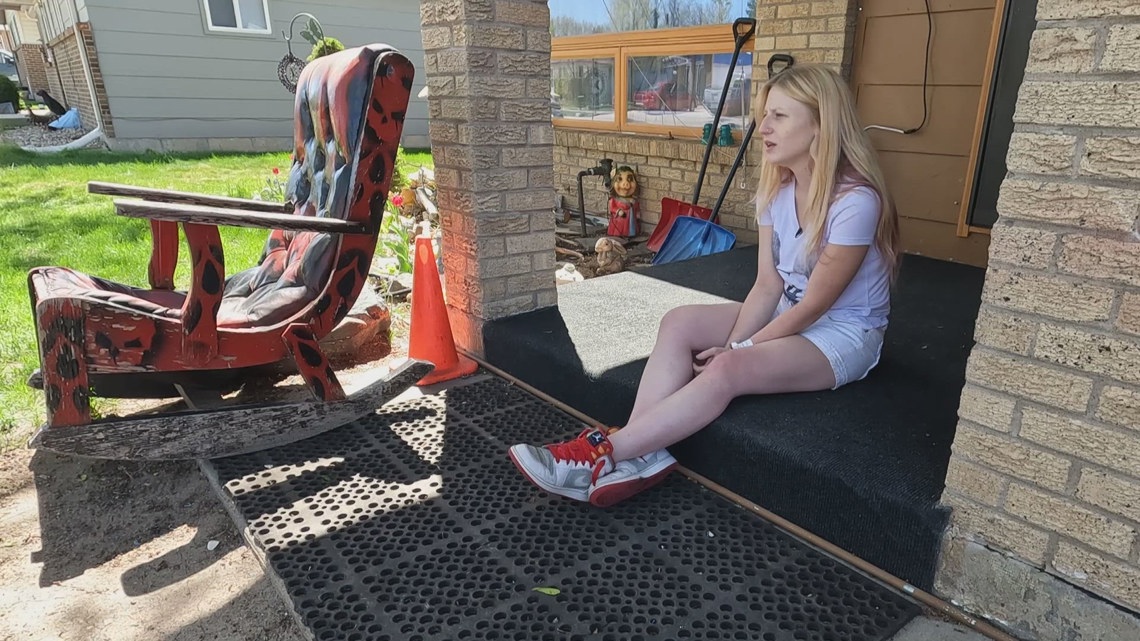 Greeley woman starts delivering triplets on friend's front porch - Vimarsana News