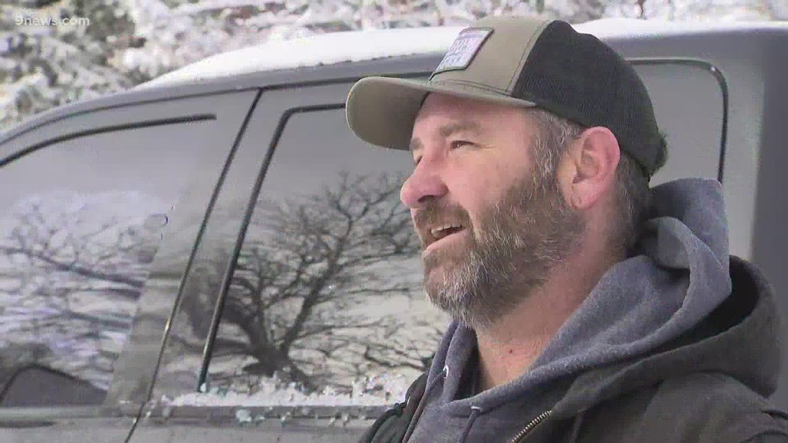 Tukang pipa Denver pergi ke Boulder County untuk membantu keluarga yang membutuhkan