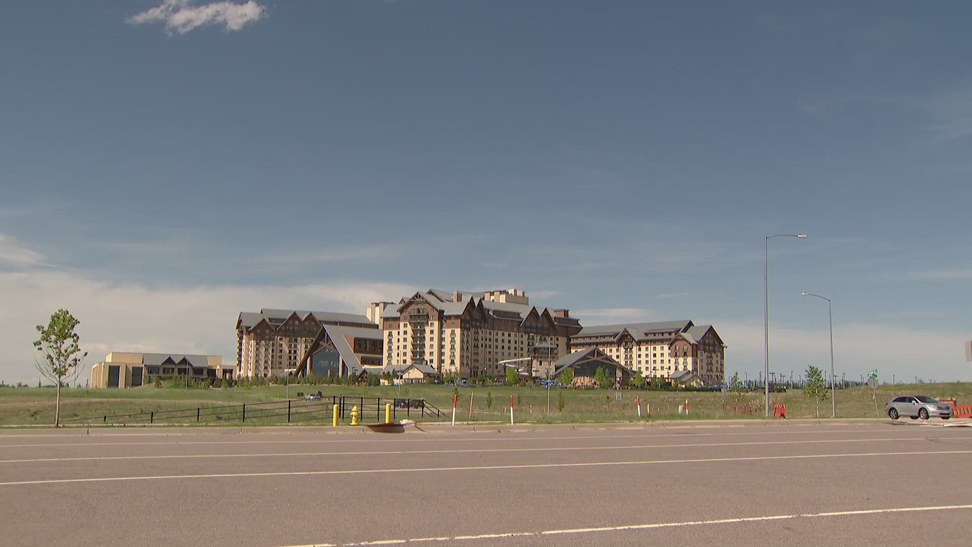 Aurora police are looking for the person who shot a man in the leg near Gaylord Rockies Resort on Monday. Police say the shooting happened in a nearby parking lot.