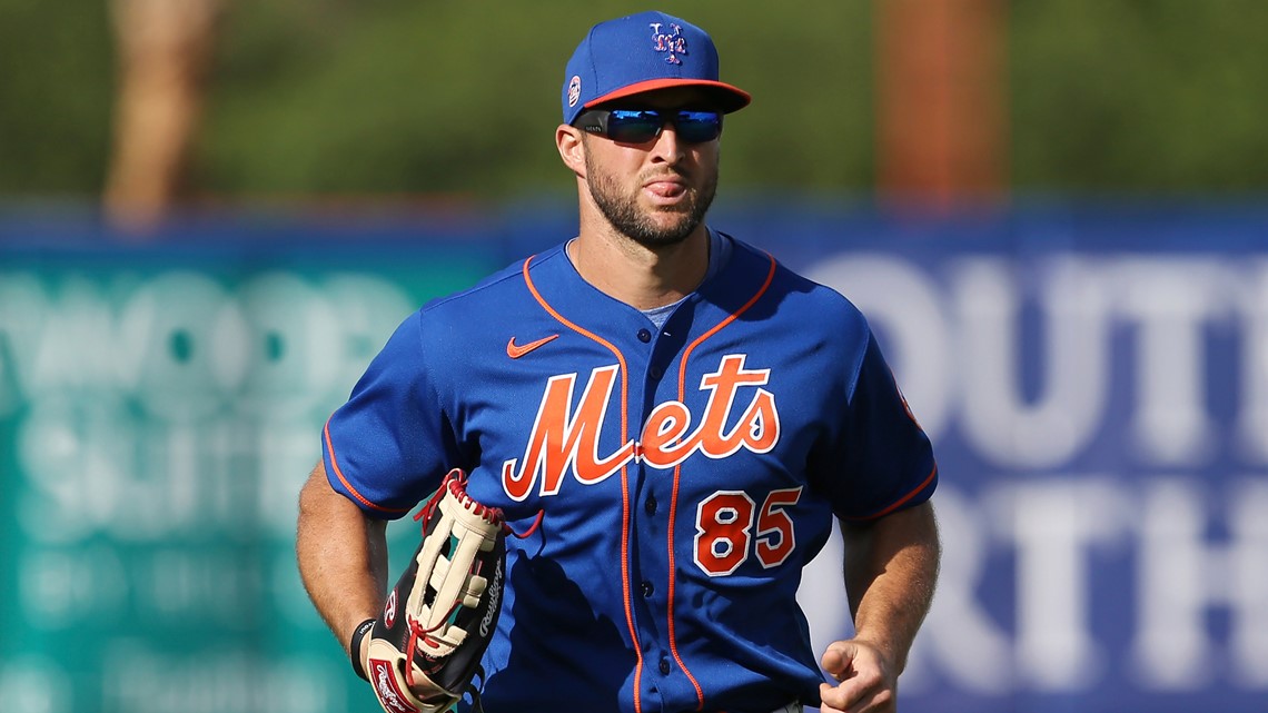 New York Mets video: Tim Tebow takes the field at spring training