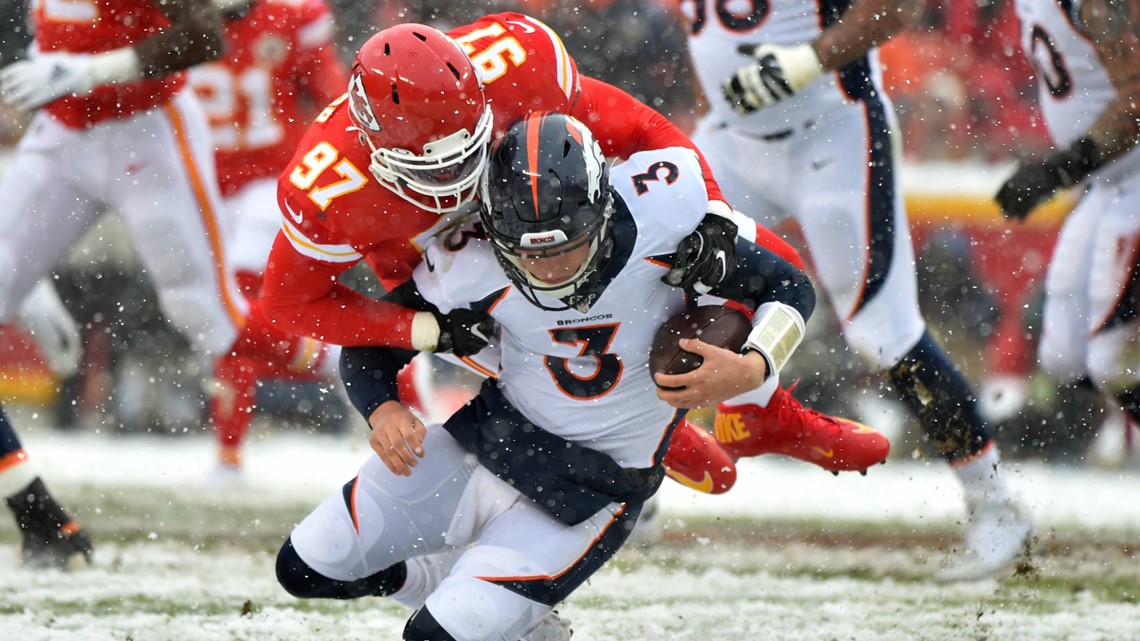 Chiefs Defeat Broncos, 23-3, in Snowy Matchup at Arrowhead