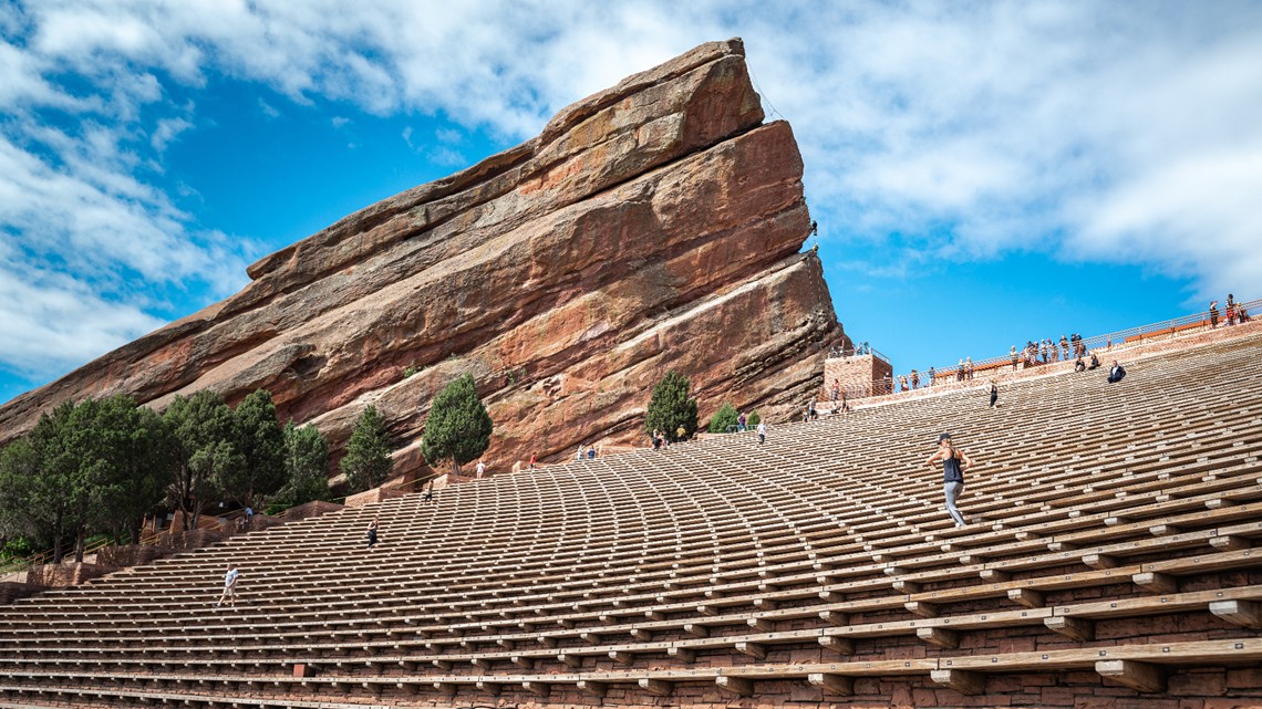 are dogs allowed at red rocks amphitheater