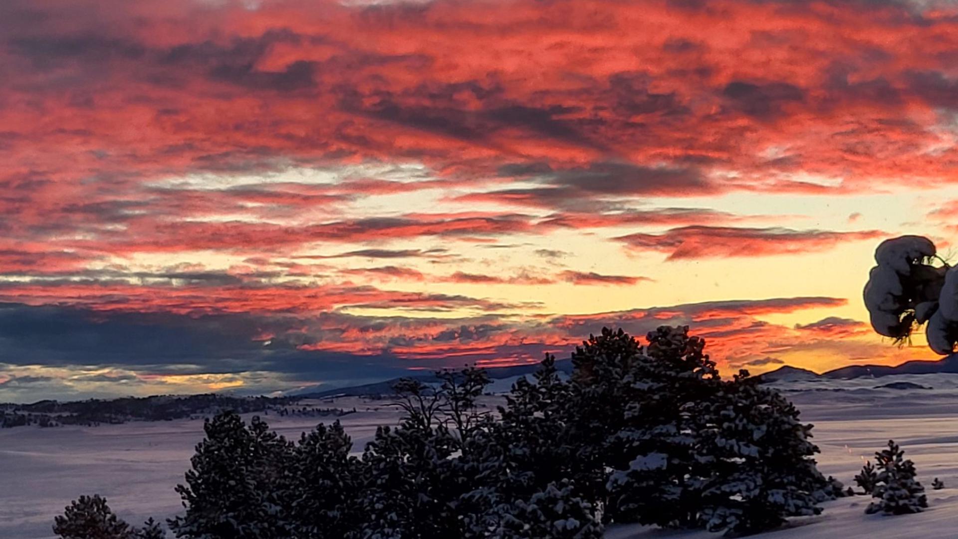 Meteorologist Chris Bianchi explains what is making the sky so colorful.