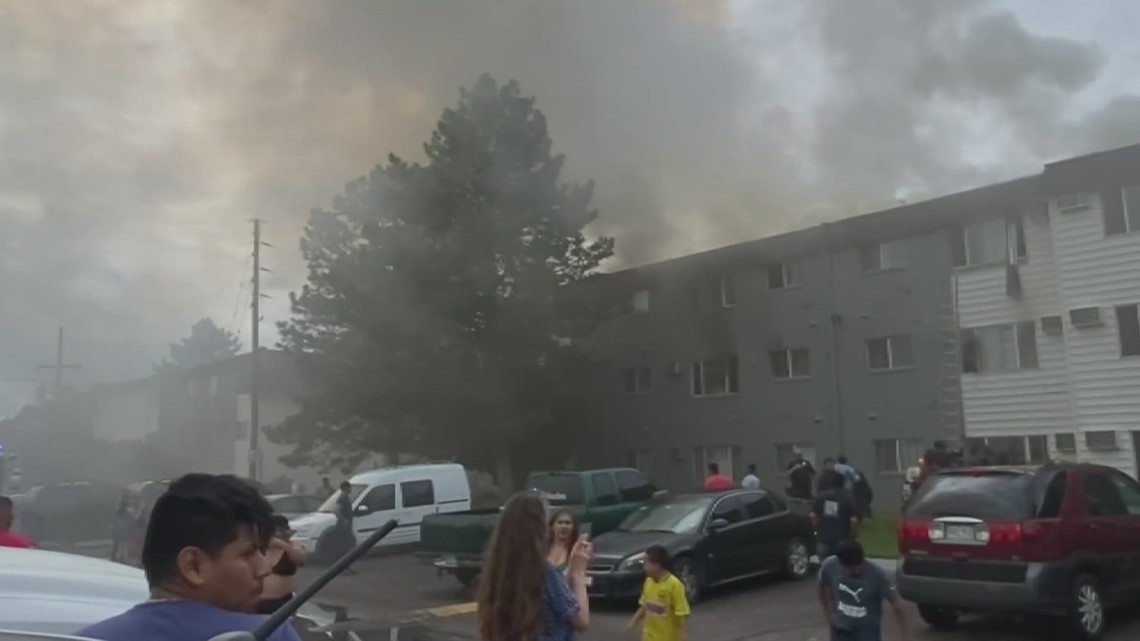 5 injured in Aurora apartment complex fire | 9news.com