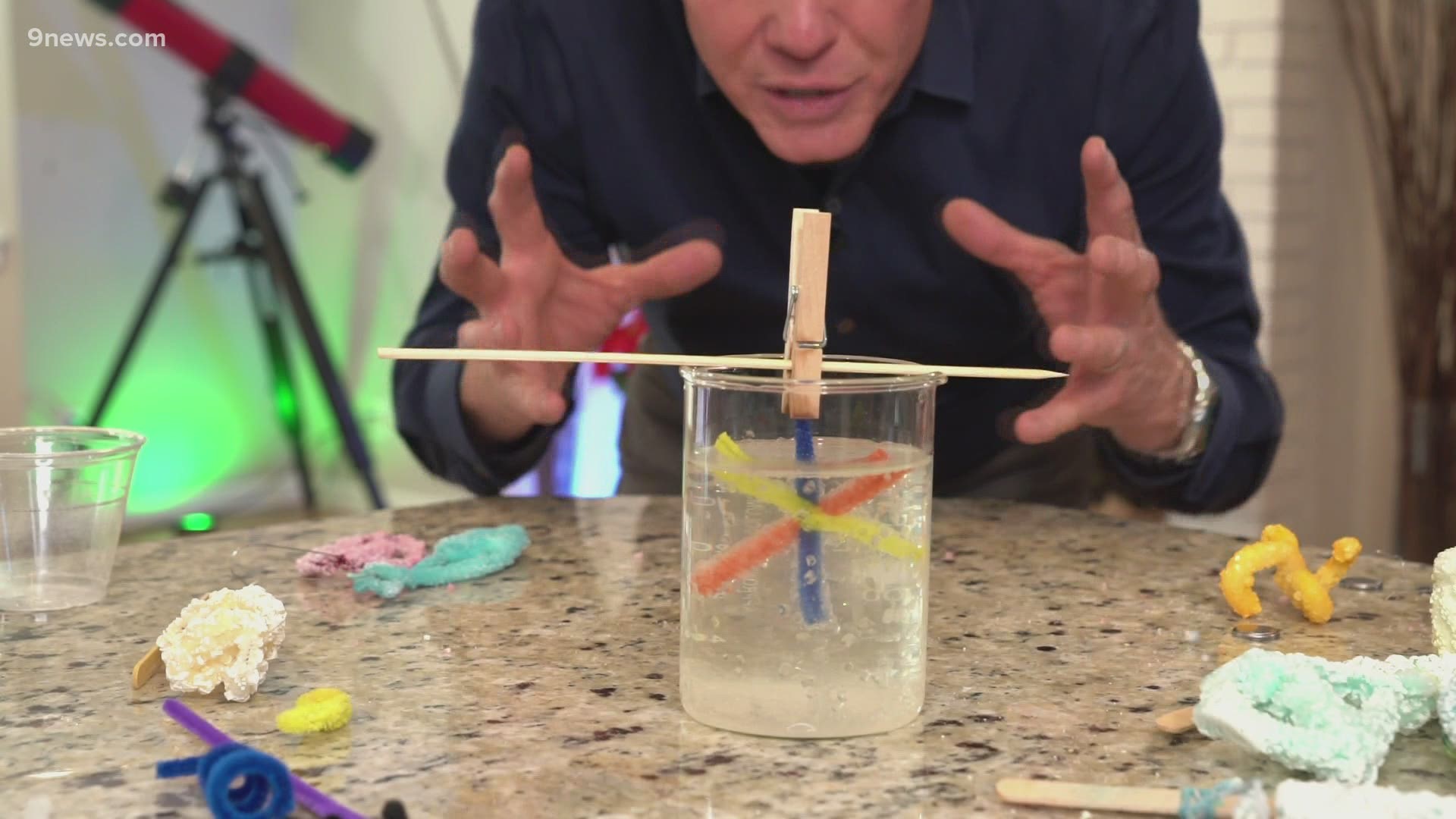 On this science minute, Steve Spangler teaches you how to make an ornament with Borax crystals.