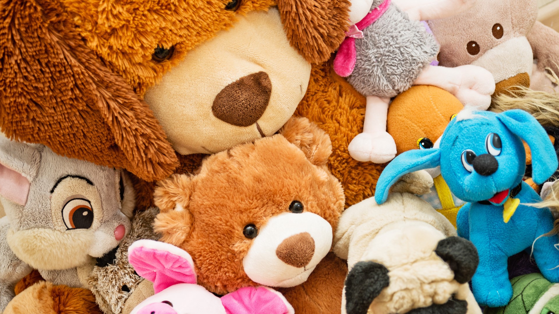 A KOSI 101.1 campaign to collect new teddy bears and stuffed animals for first responders is underway across the Denver area.