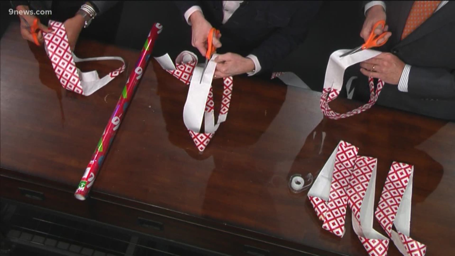 Steve Spangler comes up with a way for you to amaze your guests over the holidays. All you need is a roll of wrapping paper, scissors, and a little science magic!