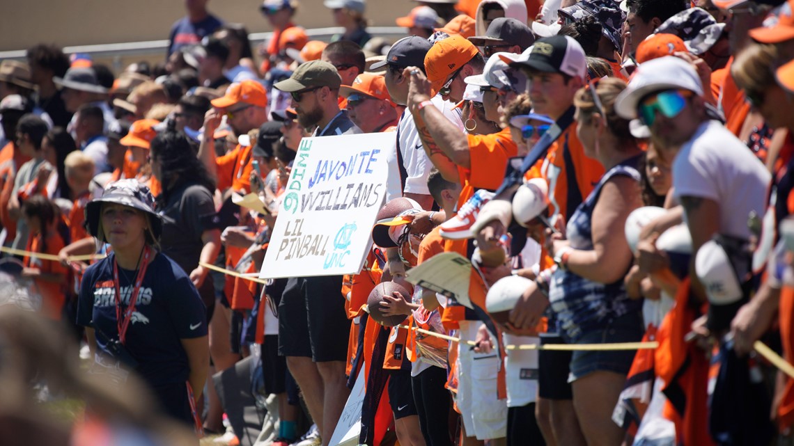 Broncos Camp Notebook: Broncos host record training camp crowd, Hackett  explains practice strategy