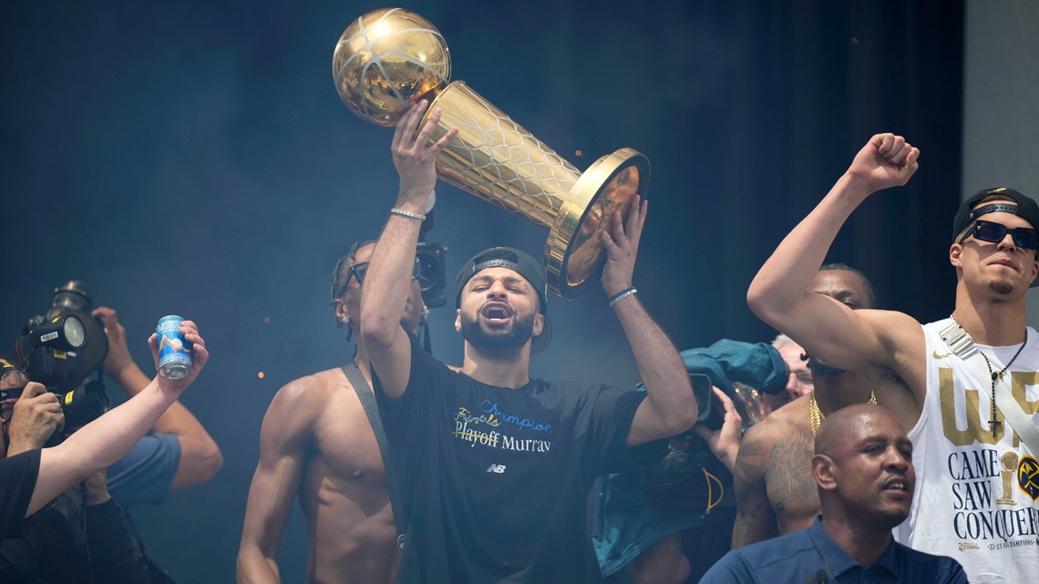 Lakers roll to Vegas to celebrate NBA championship