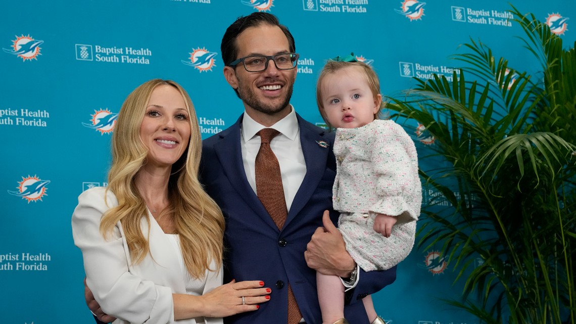 Mike McDaniel: How the drop of a hat led to landing Dolphins gig