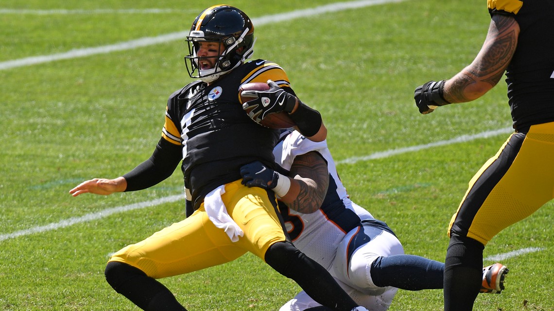 Denver Broncos inside linebacker Justin Strnad (40) runs against the New  York Giants during an NFL football game, Sunday, Sept. 12, 2021, in East  Rutherford, N.J. (AP Photo/Adam Hunger Stock Photo - Alamy