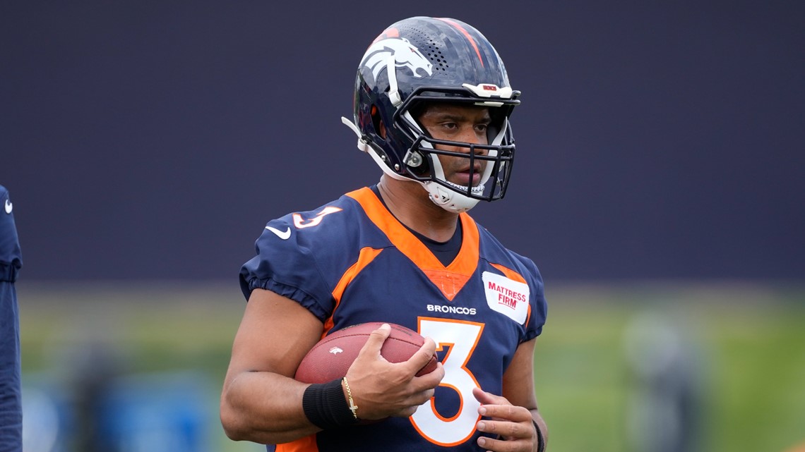Denver Broncos: Peyton Manning, Russell Wilson have similar work ethic