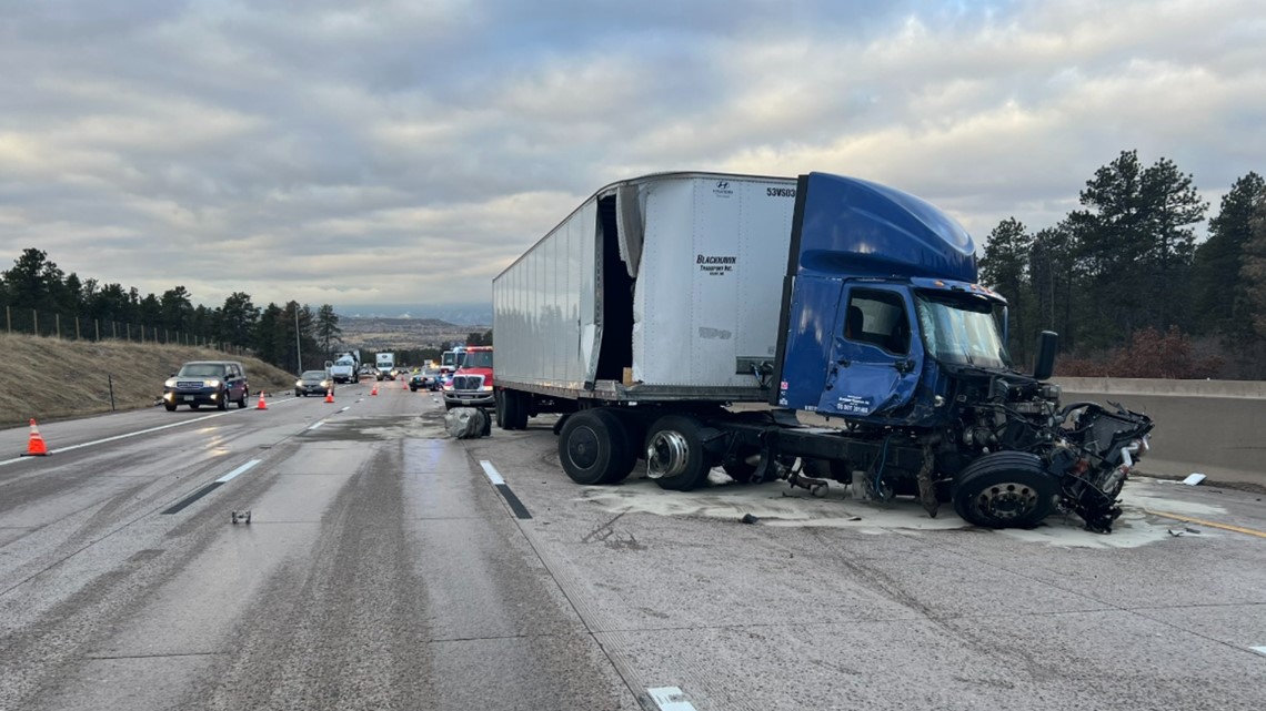 Crash causes northbound lane closures on I-25 | 9news.com