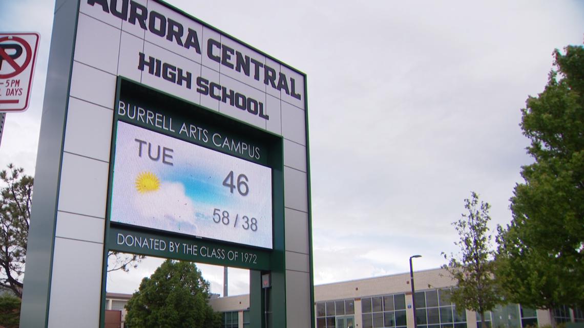 Former Aurora SRO accused of inappropriate texts to student - Vimarsana News