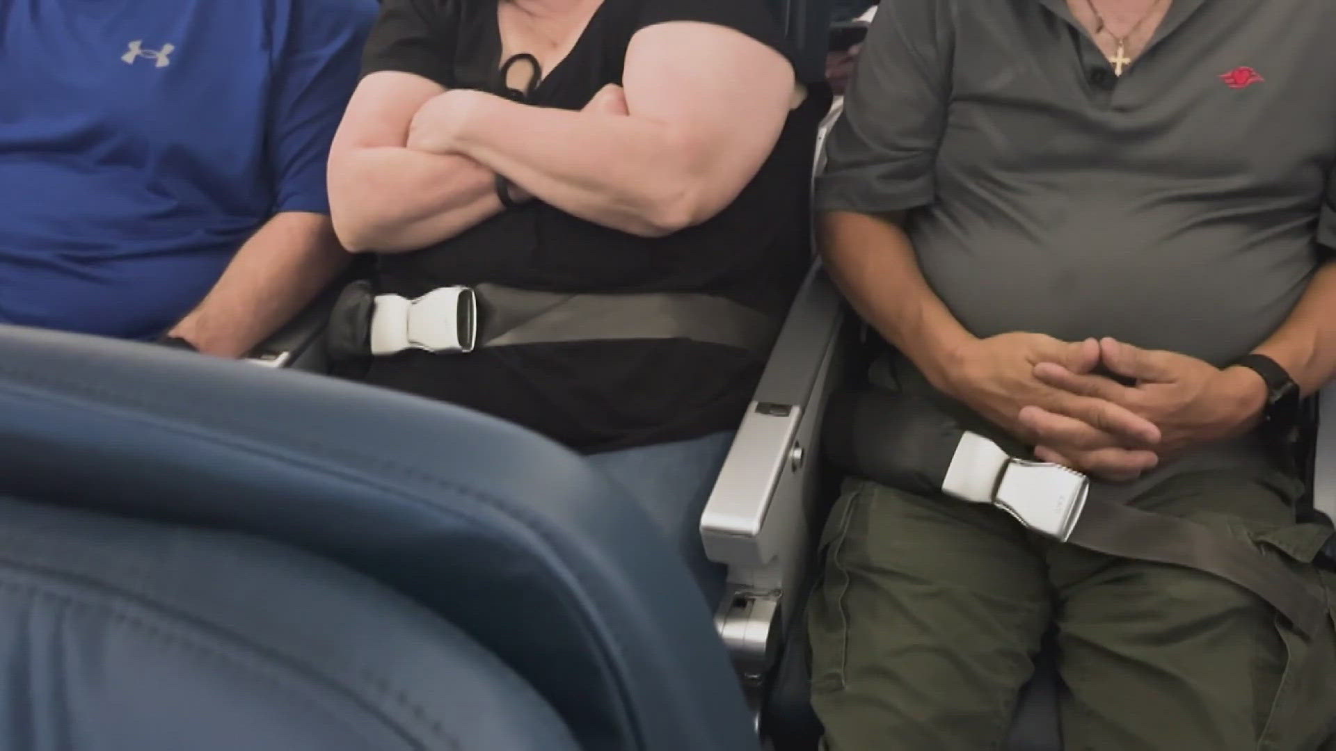 What is good airplane etiquette? Is it rude to recline in your seat? 9NEWS asks etiquette expert Thomas Farley about maintaining manners at 30,000 feet.