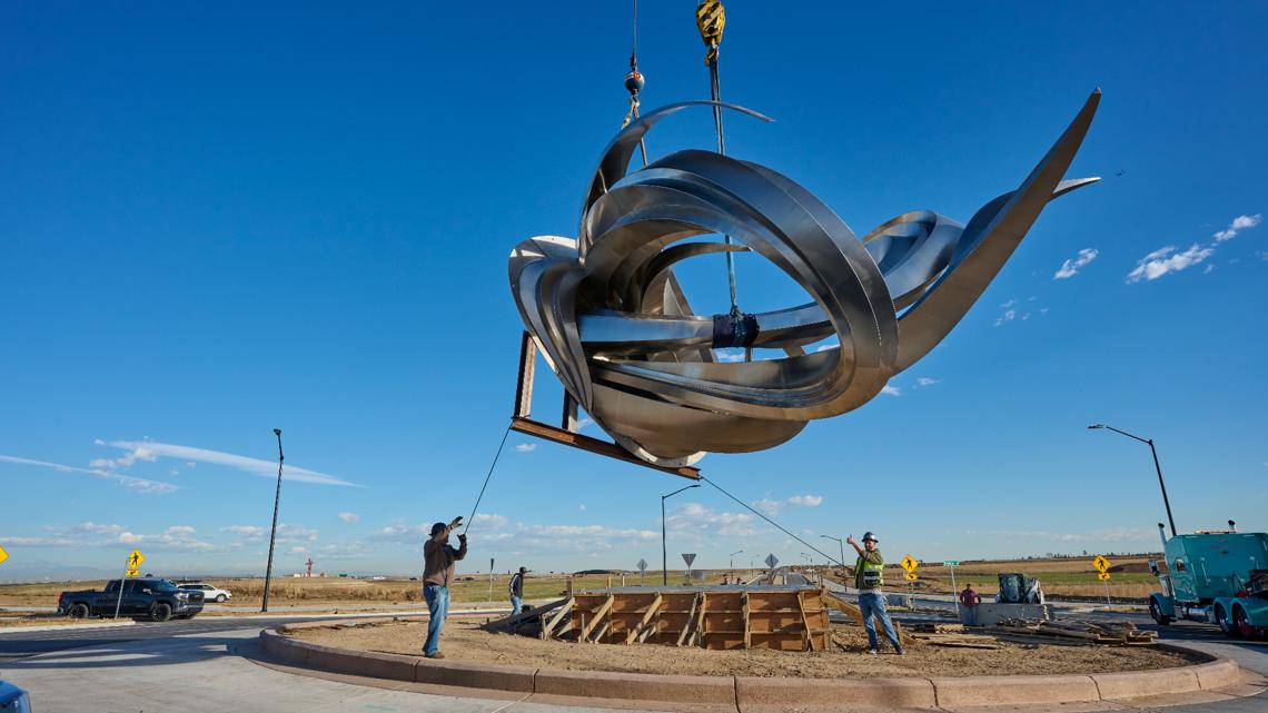 'Ethereal Bliss': 23-foot art sculpture installed in Aurora