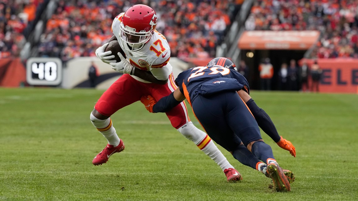 The Denver Broncos cheerleaders during the second half of an NFL football  game against the Kansas City Chiefs, Thursday, Oct. 17, 2019, in Denver.  (AP Photo/David Zalubowski Stock Photo - Alamy