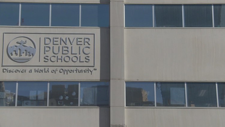 Junta escolar de Denver decidirá sobre la presencia de policías en las escuelas