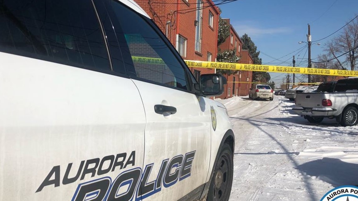 Man armed with machete shot by officer in Aurora