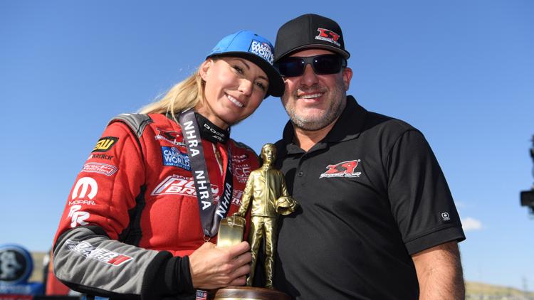 Pruett gets her 1st Top Fuel win for Tony Stewart Racing at Mile-High Nationals