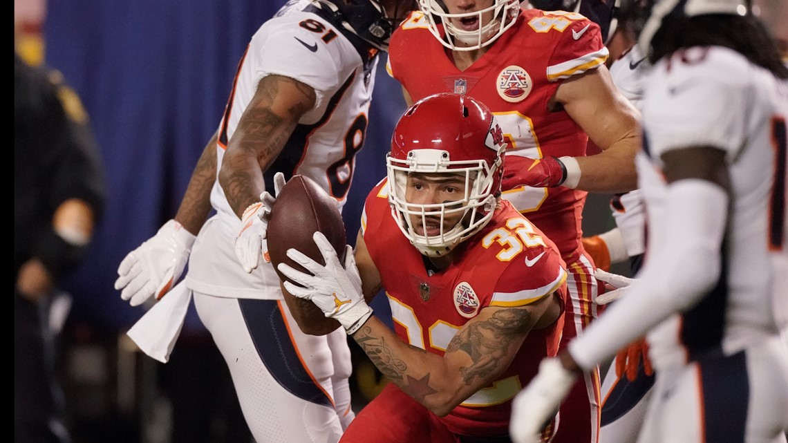 Kansas City Chiefs Kicker Harrison Butker Wears Nike and Adidas Cleats at  the Same Time During Super Bowl 57