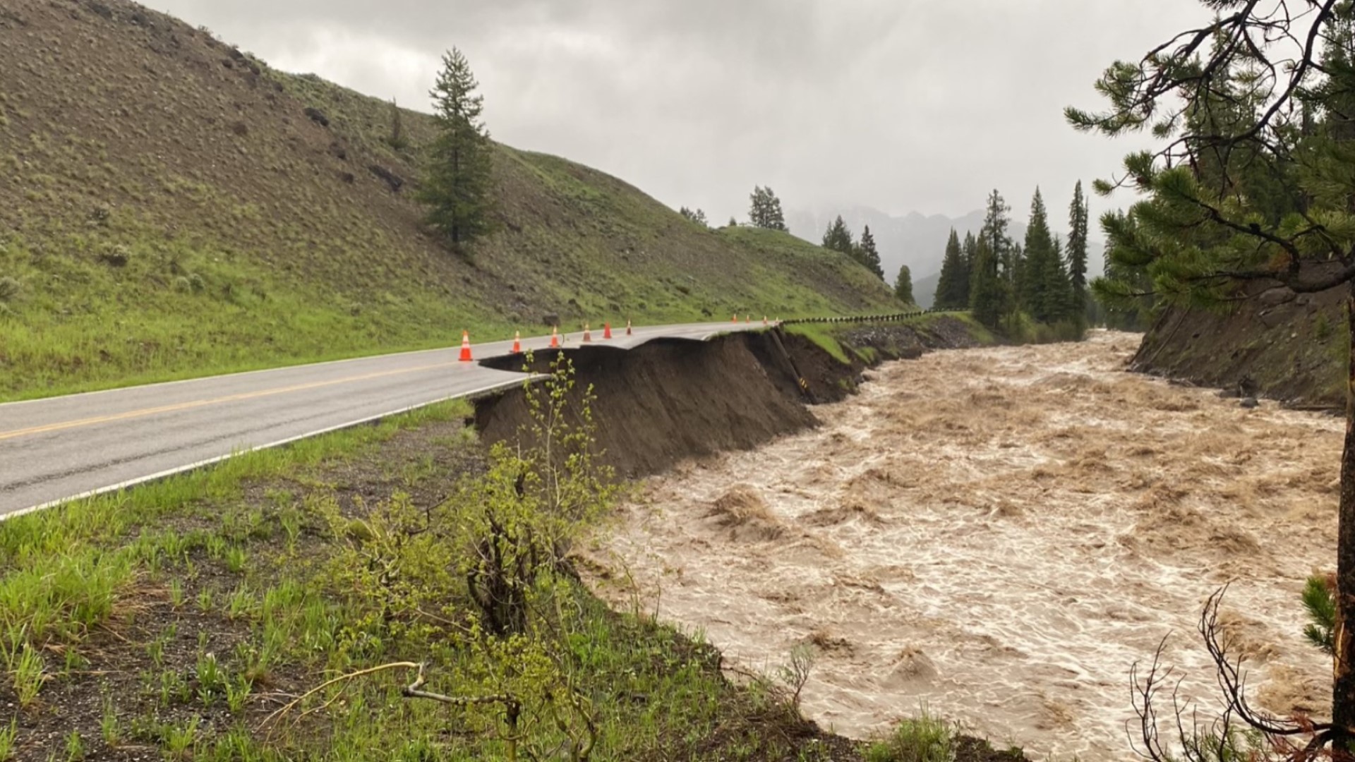 Montana towns of Red Lodge, Gardiner report severe flooding
