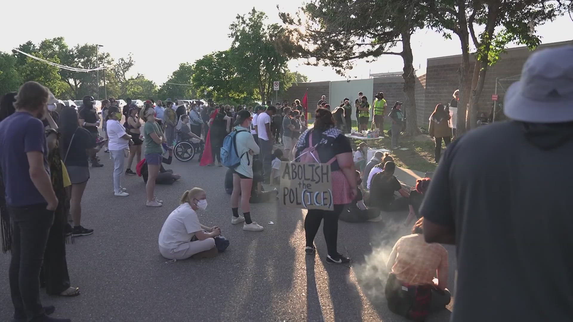 Latest Headlines | Group rallies outside Aurora ICE facility in ...
