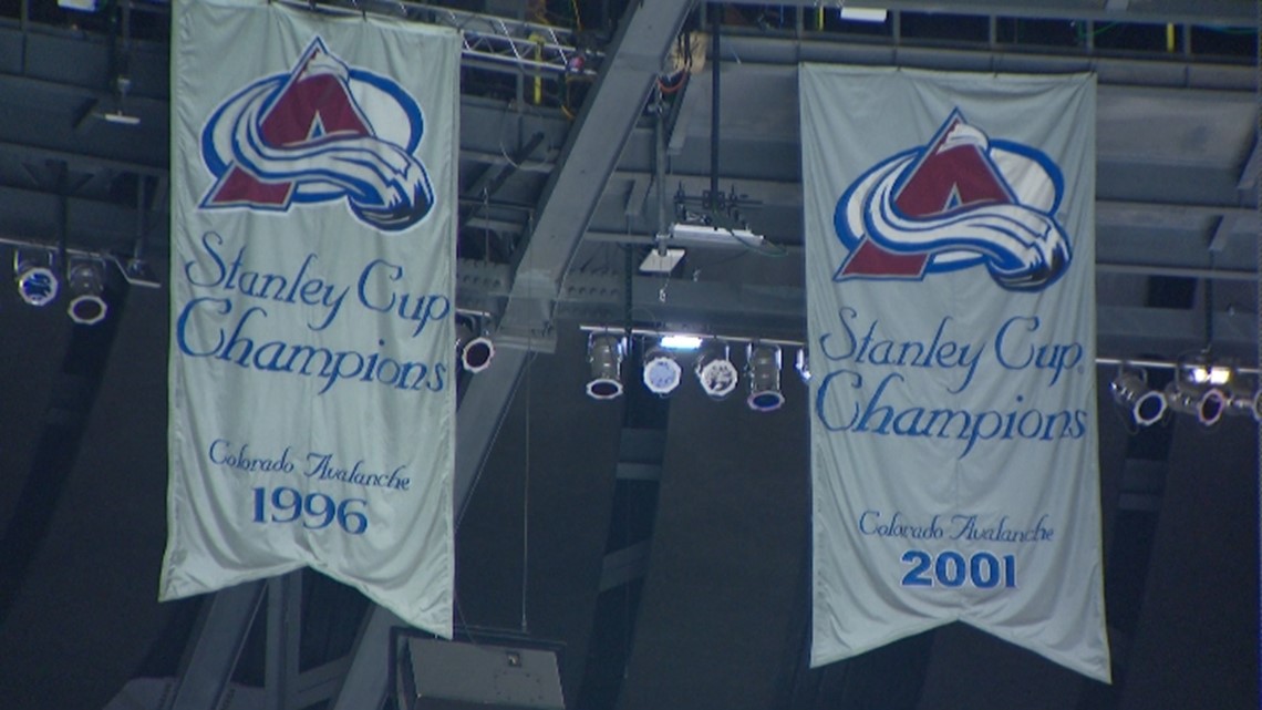 Colorado Avalanche raise Stanley Cup championship banner into Ball