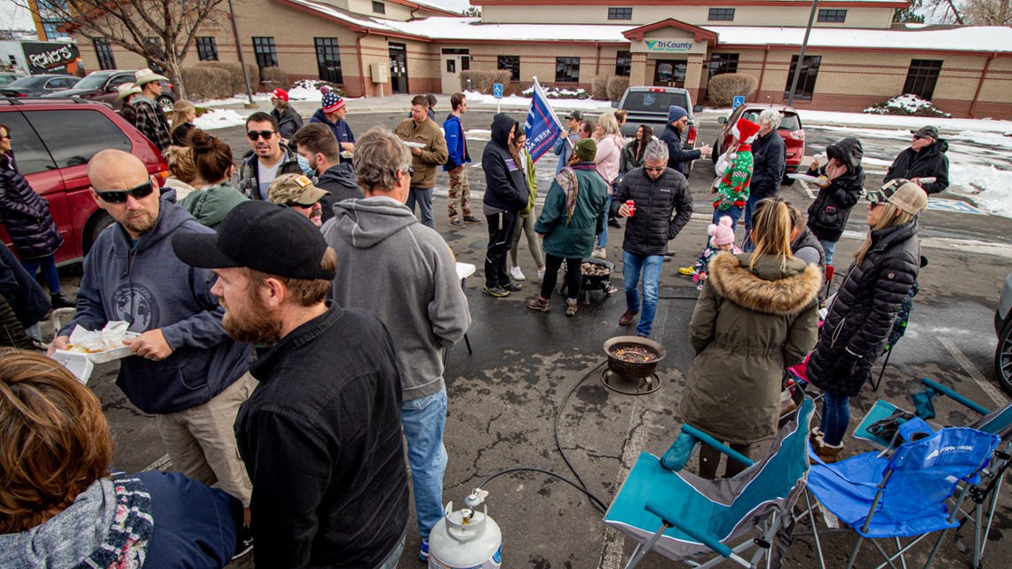 Castle Rock man buys lunch in return for restriction protest | 9news.com