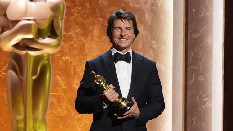 Tom Cruise finally gets his Oscar moment with a lifetime achievement trophy  at the Governors Awards | 9news.com