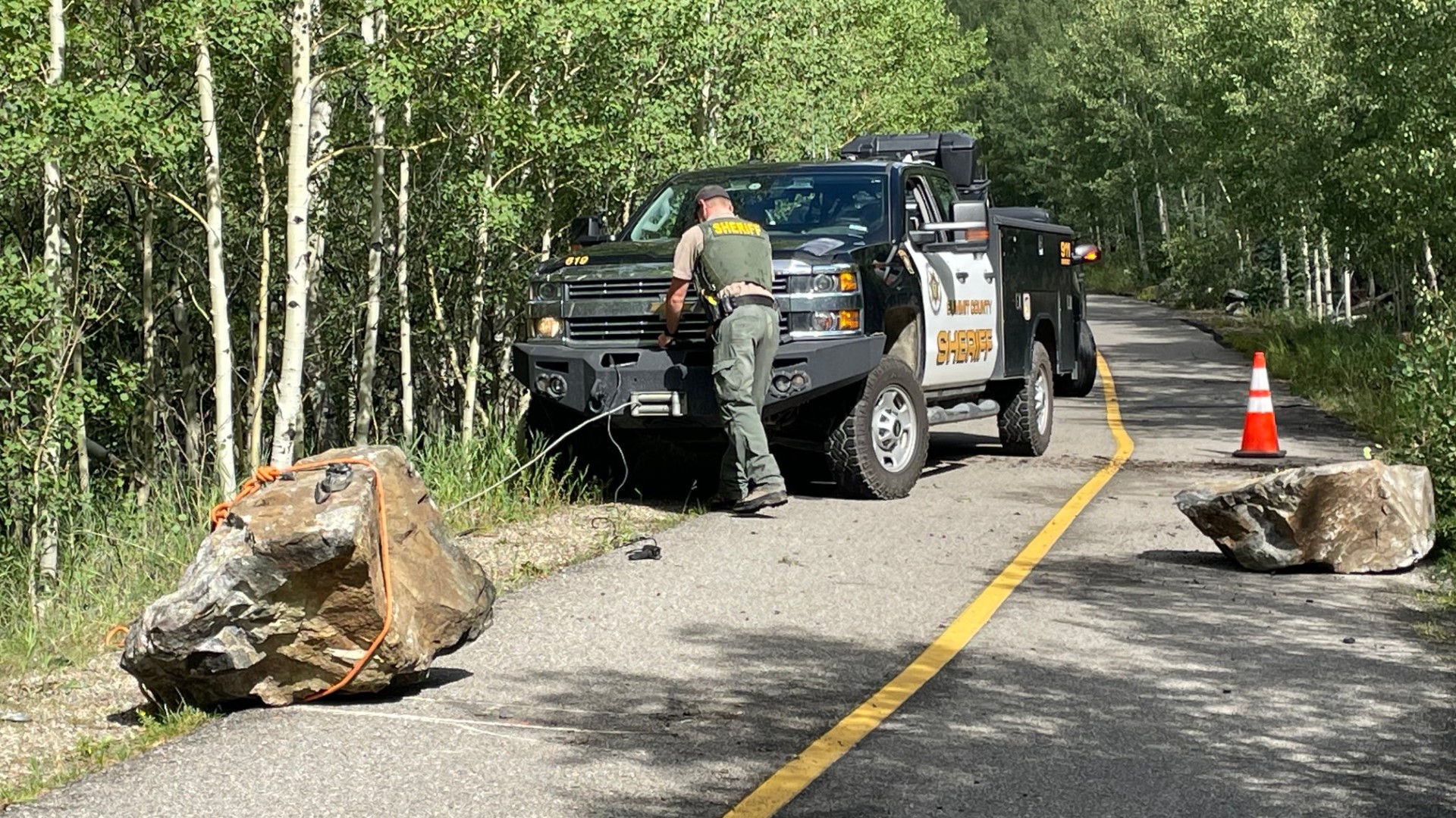 Boulders fall on Colorado mountain path, bikers take caution | 9news.com
