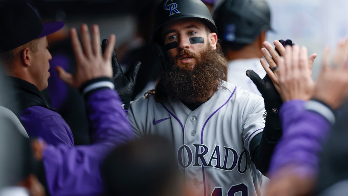 Download Charlie Blackmon Jogs Around Wallpaper