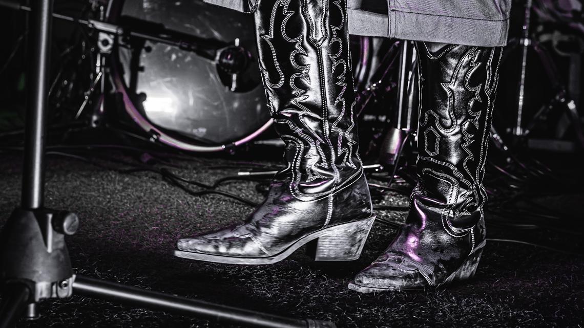 new-western-themed-country-music-bar-opens-in-downtown-denver-9news