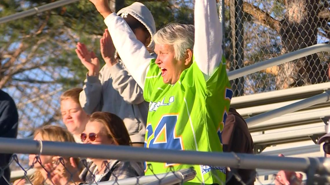 High School lacrosse team dedicates game to former teacher battling cancer