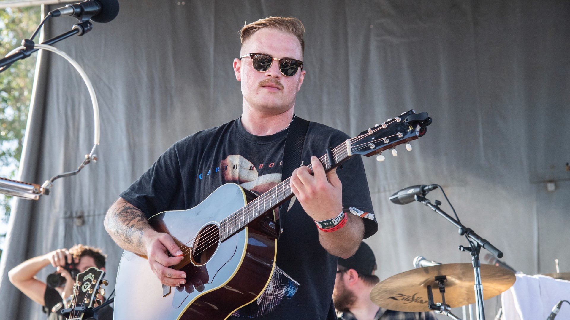 Zach Bryan Extends US Summer Tour Dates With Red Rocks Show 9news