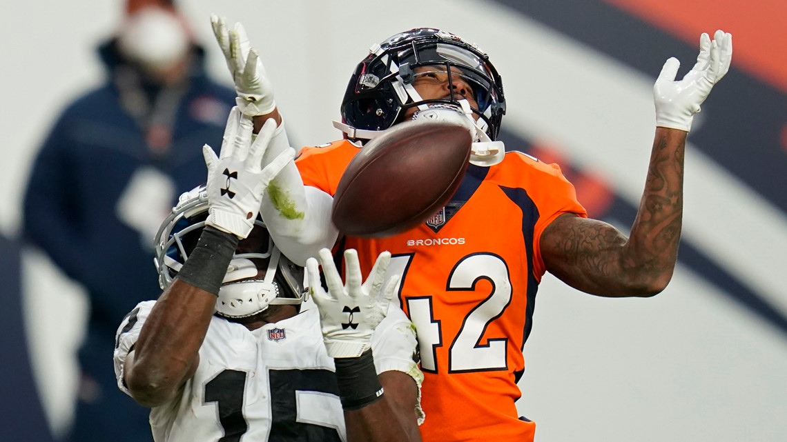 Oakland Raiders wide receiver Jordy Nelson (82) runs against the Denver  Broncos during the first half of an NFL football game, Sunday, Sept. 16,  2018, in Denver. (AP Photo/Jack Dempsey Stock Photo - Alamy