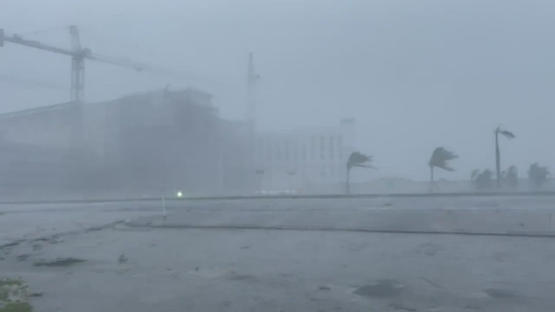 RAW: Strong Winds And Heavy Rain From Hurricane Ian Captured In Port ...