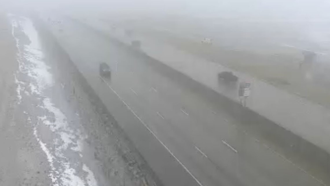Gerimis beku, salju membuat kondisi jalan licin di Colorado