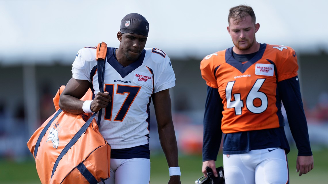 Denver Broncos punter Corliss Waitman warms up before a preseason NFL  football game against the Buffalo Bills in Orchard Park, N.Y., Saturday,  Aug. 20, 2022. (AP Photo/Adrian Kraus Stock Photo - Alamy