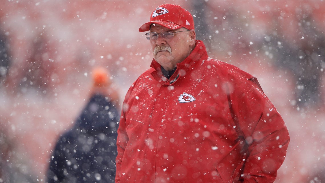 FINAL: Chiefs plow over Broncos 23-3 at snowy Arrowhead