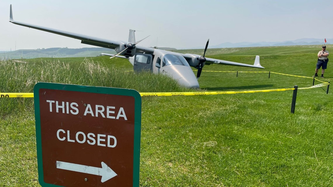 Ameriflight Metroliner crash lands on snowy golf course with