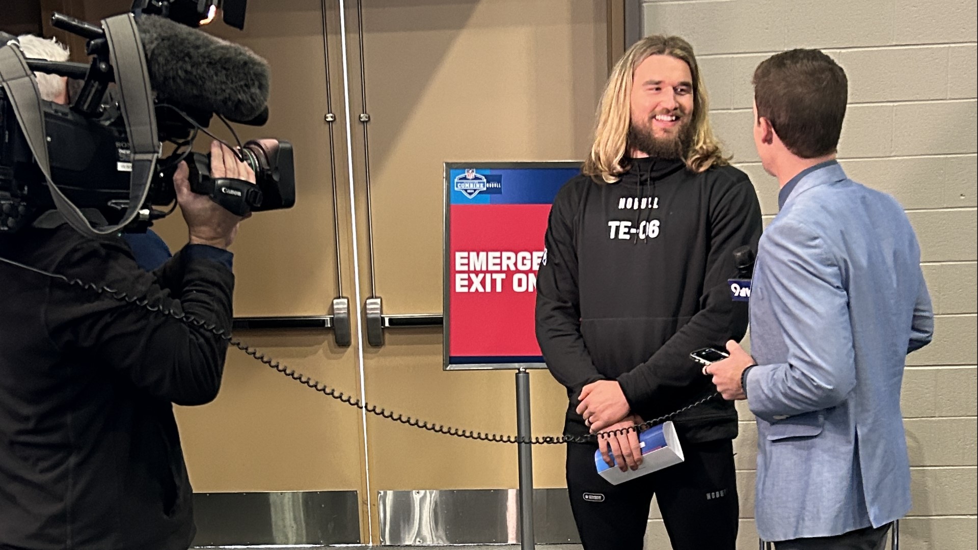 Watch as 9NEWS Sports Anchor Scotty Gange catches up with CSU star Dallin Holker at the 2024 NFL Combine