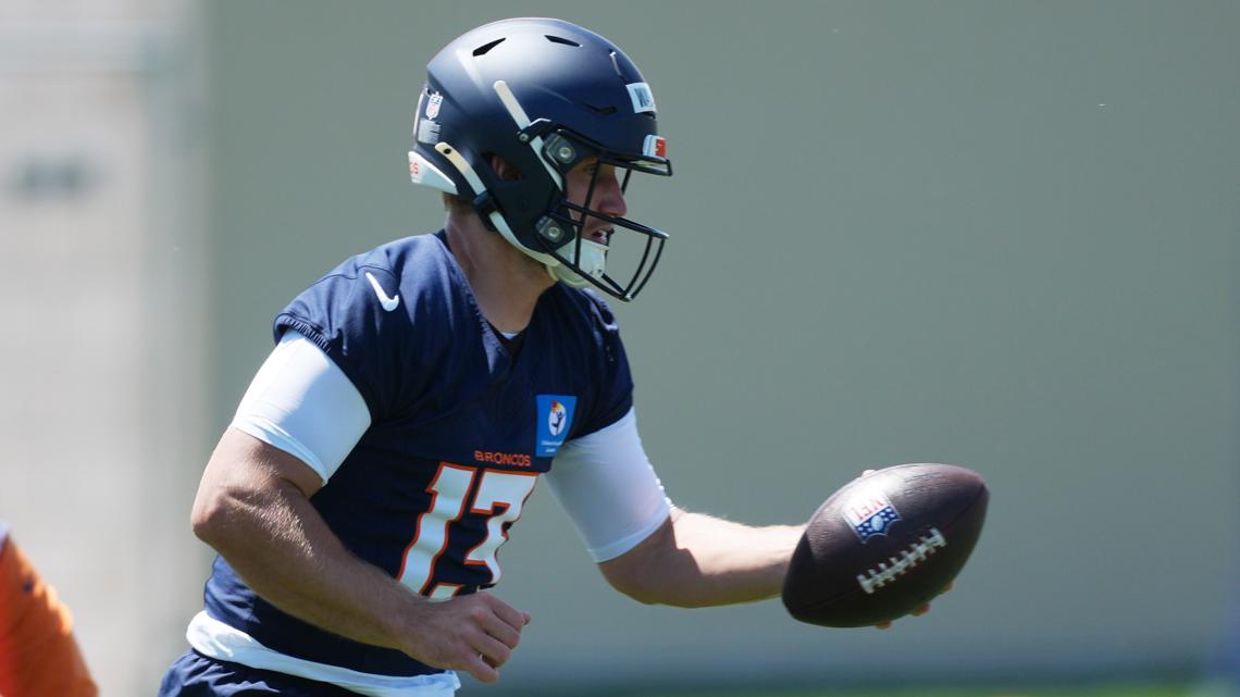 Mother's Day minicamp: E.J. may have dad's QB intelligence, but he's a spitting image of his mom