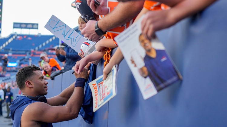 Denver Broncos wide receiver Lil'Jordan Humphrey (17) catches the ball  against the Los Angeles Rams of an NFL football game Saturday, Aug 26,  2023, in Denver. (AP Photo/Bart Young Stock Photo - Alamy