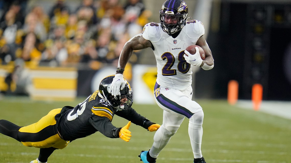 Denver Broncos running back Latavius Murray (28)plays against the Los  Angeles Chargers of an NFL football game Sunday, January 8, 2023, in Denver.  (AP Photo/Bart Young Stock Photo - Alamy