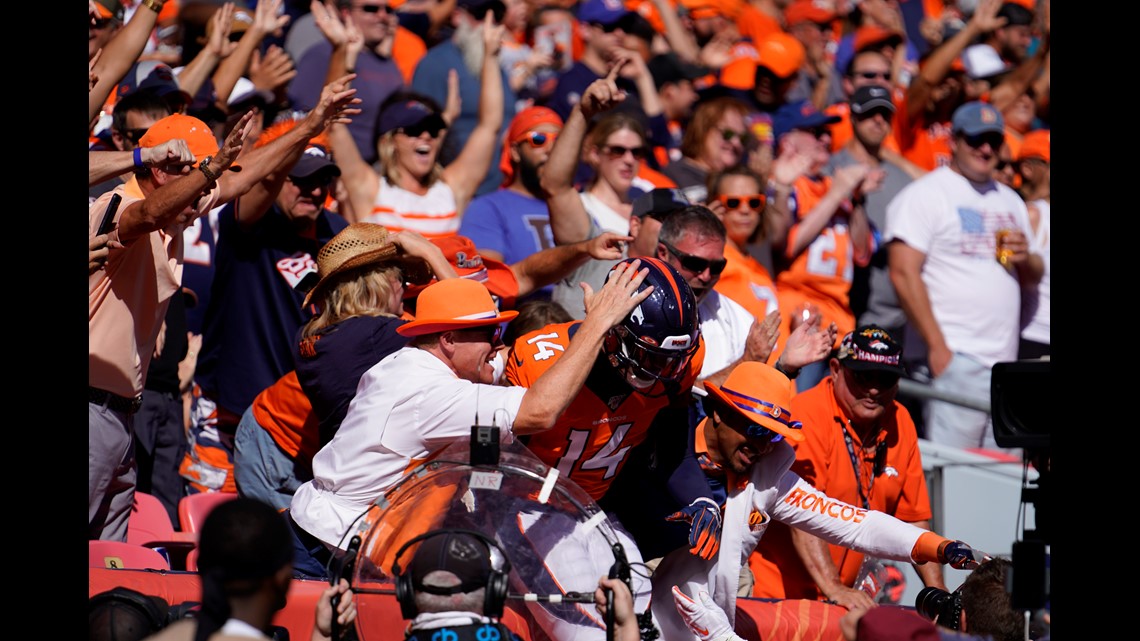 Denver Broncos linebacker Von Miller (58) rushes the Jacksonville Jaguars  during the first half of an NFL football game, Sunday, Sept. 19, 2021, in  Jacksonville, Fla. (AP Photo/Phelan M. Ebenhack Stock Photo - Alamy