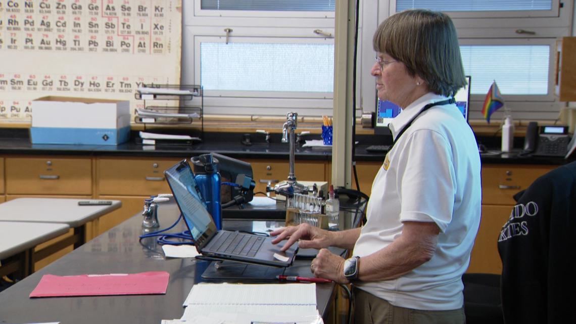 Denver Public Schools' longest-tenured teacher retires after 40 years at Thomas Jefferson High School