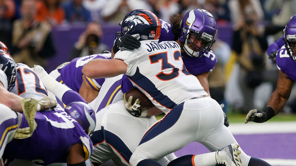 Denver Broncos blow 20-point halftime lead, lose to Vikings