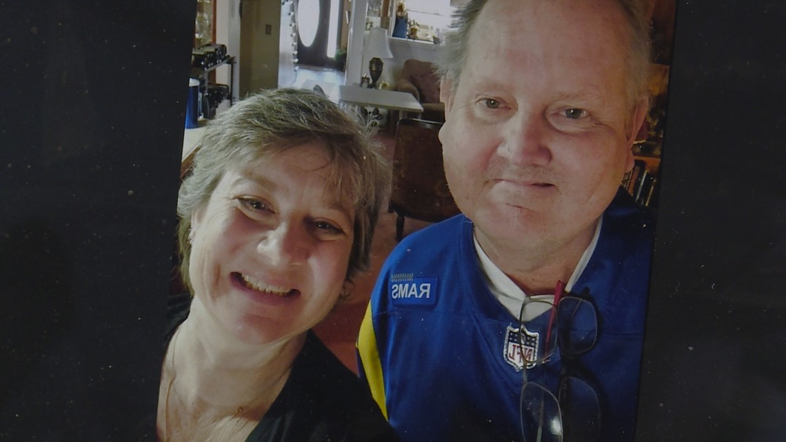 kaki  Pria Collins berharap mengirim ibu ke Super Bowl untuk menghormati ayah